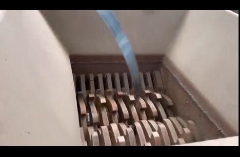 600型废铁撕碎机撕碎铁皮现场试机