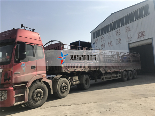 <a href='http://astimsrl.com/1/19.html' target='_blank'><span>双轴撕碎机</span></a>设备发货现场