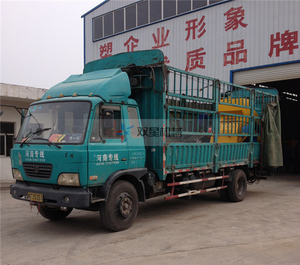 <a href='http://astimsrl.com/1/101.html' target='_blank'><span>易拉罐撕碎机</span></a>设备发货现场